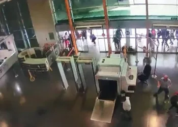 Bursa’da terminal çatısının çökme anı kamerada