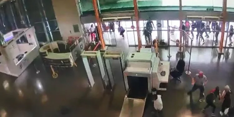 Bursa’da terminal çatısının çökme anı kamerada