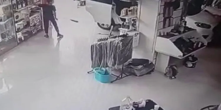 İstanbul’da oto aksesuarı hırsızları yakalandı