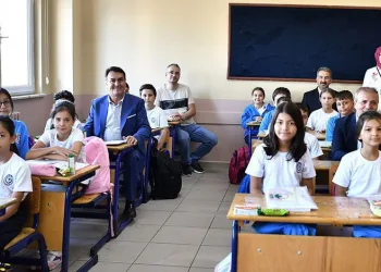 Başkan Dündar, öğrencileri yalnız bırakmadı