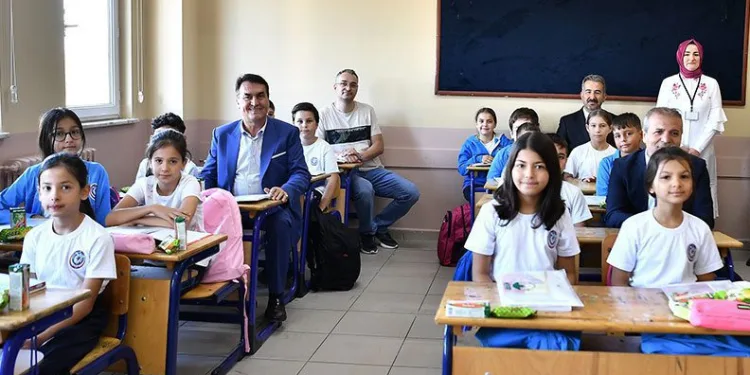 Başkan Dündar, öğrencileri yalnız bırakmadı
