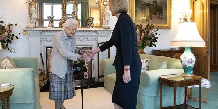 İngiltere’nin yeni Başbakanı Liz Truss, Kraliçe ile görüştü
