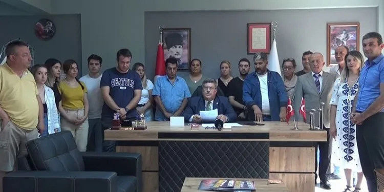 TDP İzmir İl Başkanı ve 12 ilçe başkanı istifa etti