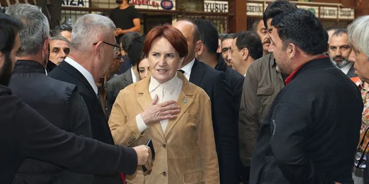 Meral Akşener, Ankara’da hal esnafını ziyaret etti