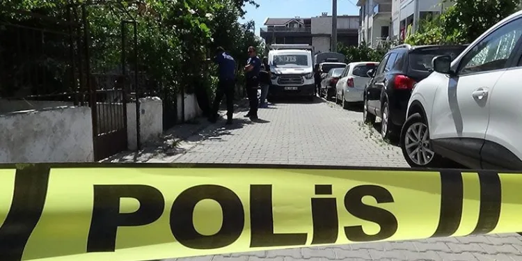 Yaşlı kadın kamyonetin altında can verdi