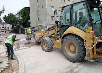 İnegöl’de yol kaplama çalışmaları devam ediyor
