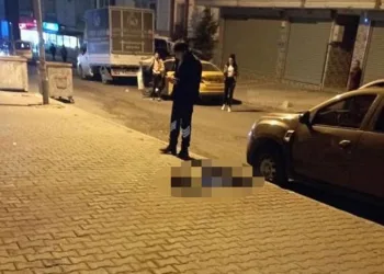 3 yaşındaki çocuk 20’nci kattan düştü
