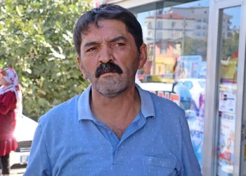 Sakız ve meşrubat için market sahibini dövdüler