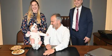Minik Lina Başkan Aktaş’ı Dedesi sandı