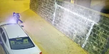 Şanlıurfa’da park halindeki arabayı ateşe verdi
