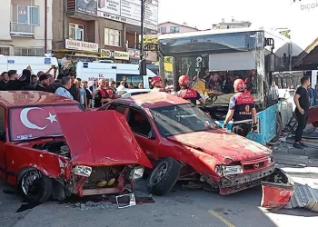 Sivas’ta halk otobüsü ortalığı savaş alanına çevirdi