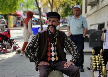 Bursa’da bıyıklarını kesmemek için işini bıraktı