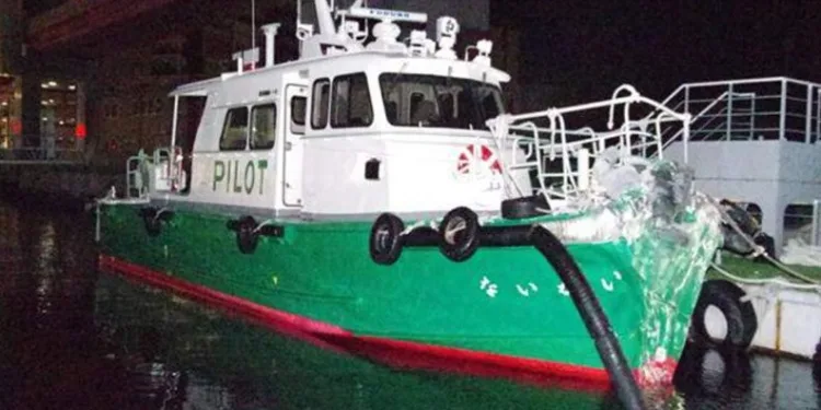 Japonya’da kılavuz tekne dalgakırana çarptı: 2 ölü, 3 yaralı