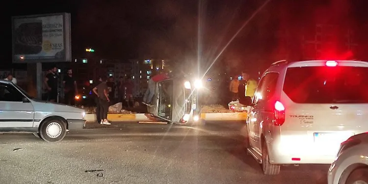 Şanlıurfa’da iki otomobil çarpıştı: 9 yaralı