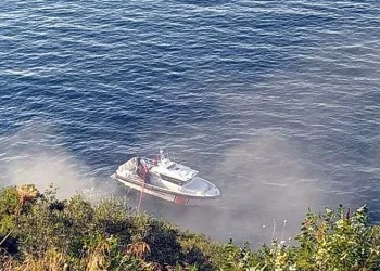 Bursa’da balık tutarken tekneleri alev aldı