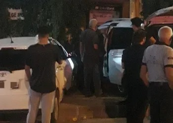 Elazığ’da kaza yapan otomobiller, ATM’ye daldı: 2 yaralı