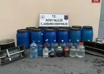 Hatay’da 4 bin 250 litre sahte içki ele geçirildi
