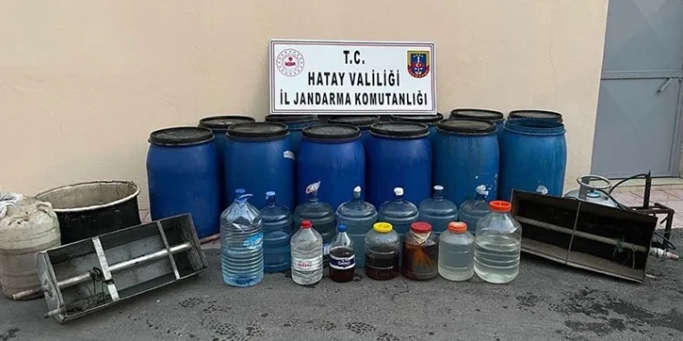 Hatay’da 4 bin 250 litre sahte içki ele geçirildi