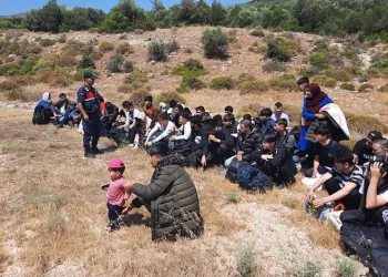 İzmir’de 156 düzensiz göçmen yakalandı