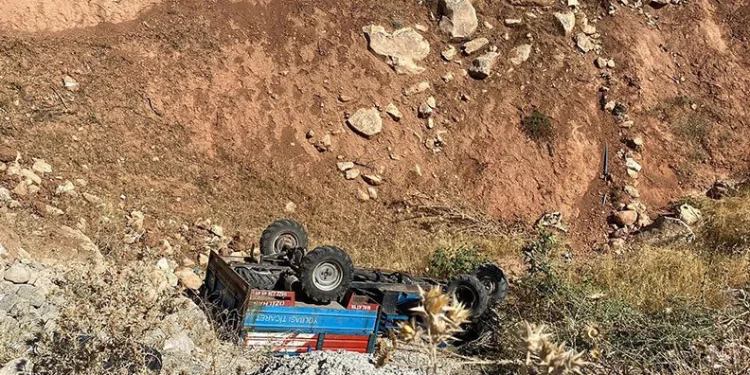 Siirt’te tarım aracı devrildi: 1’i ağır 3 yaralı