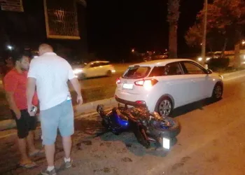 Antalya’da otomobille motosiklet çarpıştı