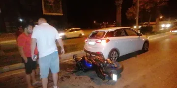 Antalya’da otomobille motosiklet çarpıştı