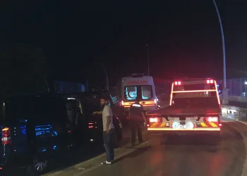 Turist taşıyan minibüs kazaya karıştı: 11 yaralı