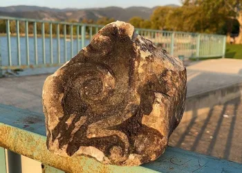 İznik Gölü’nde tarihi taş bulundu