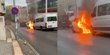 Bursa’da park halindeki 2 otomobil alev alev yandı