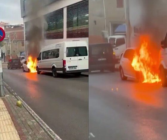 Bursa'da park halindeki 2 otomobil alev alev yandı