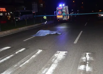 Cinayet gibi kaza! Darp edildi, üzerinden taksi geçti