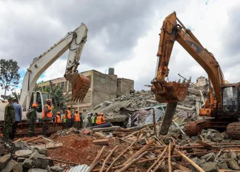 Kenya’da 6 katlı bina çöktü
