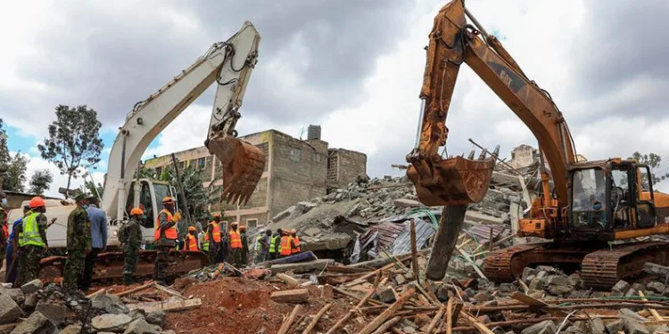 Kenya’da 6 katlı bina çöktü
