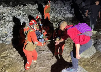 Çin’deki depremde can kaybı 65’e yükseldi