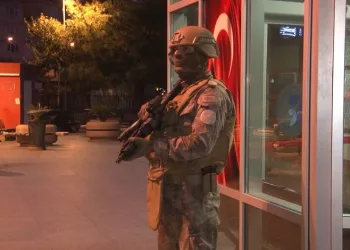 Hastane önünde silahlı saldırı: 1 ölü, 2 yaralı