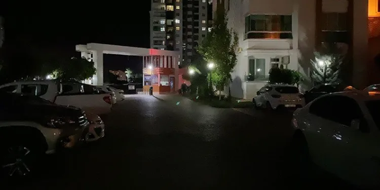 Önce amcasını sonra kendini vurdu