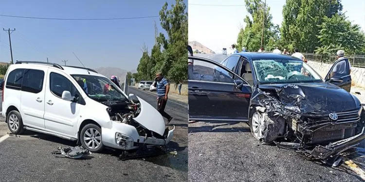 Otomobille kamyonet çarpıştı: 9 yaralı