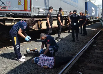 Tekirdağ’da yaşlı adam rayların arasında yaralı bulundu
