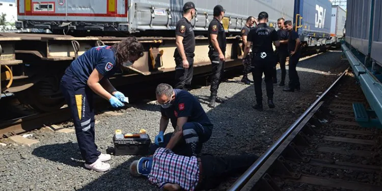 Tekirdağ’da yaşlı adam rayların arasında yaralı bulundu