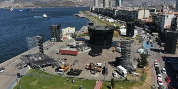 Tarkan konseri Gündoğdu Meydanı’na taşındı