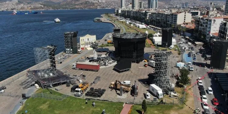 Tarkan konseri Gündoğdu Meydanı’na taşındı