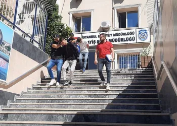 İstanbul’da hırsızlar çaldıkları otomobilde yakalandı