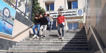 İstanbul’da hırsızlar çaldıkları otomobilde yakalandı