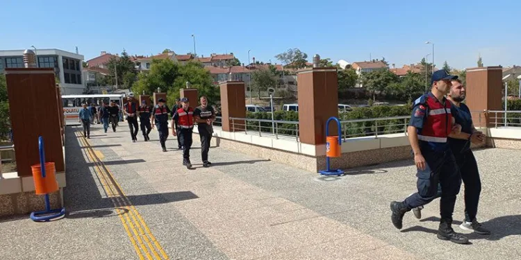 3 ilde uyuşturucu operasyonu: 32 gözaltı
