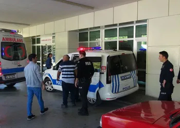 Kocaeli’de husumetliler birbirine girdi