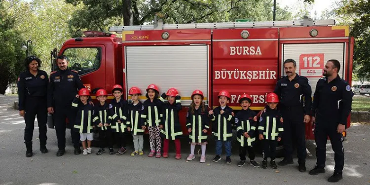 Bursa’da minik itfaiyeciler göreve hazır