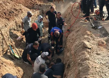 Elazığ’da göçük altında kalan işçi için ekipler seferber oldu