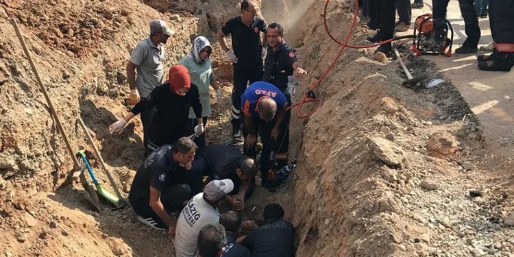 Elazığ’da göçük altında kalan işçi için ekipler seferber oldu