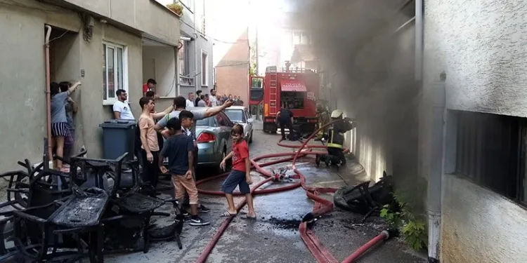 Bursa’da apartmandaki yangın korkuttu