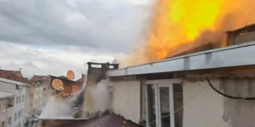 Bursa’daki yangın çıkan evde patlama oldu!